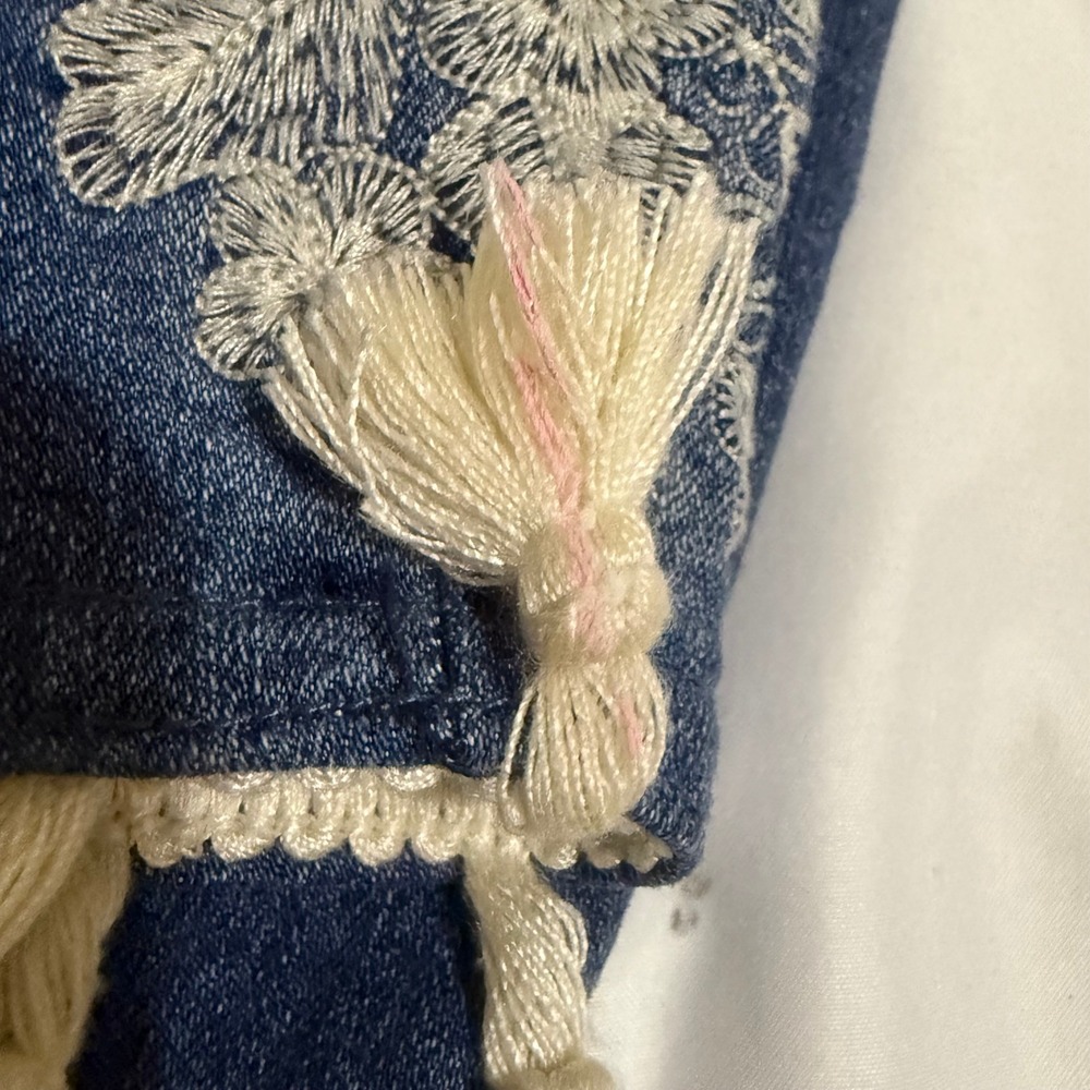 Vintage America Blues Boho Capri Jeans Embroidered Tassel Hem Blue Size 12/31 - Picture 12 of 16